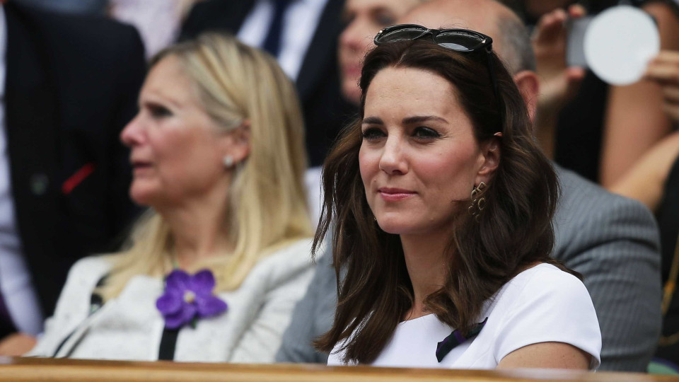 Kate Middleton arrasa com look simples mas elegante na final de Wimbledon