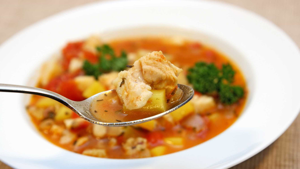 Sopa de peixe: Uma receita deliciosa a tempo do calor