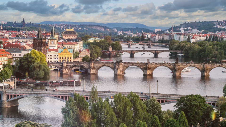 Milhares nas ruas de Praga contra vacinação obrigatória