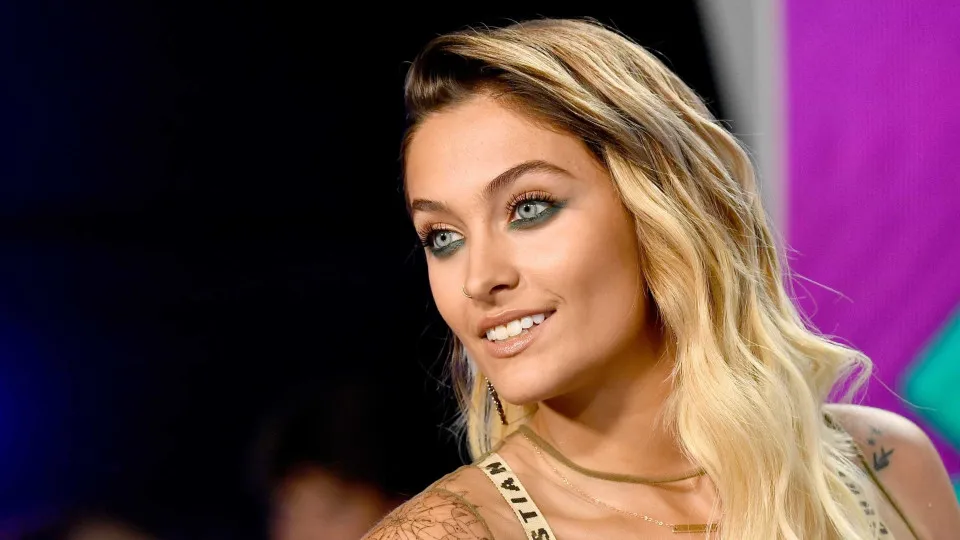 Paris Jackson respondeu aos 'haters' que lhe chamaram "velha e abatida"