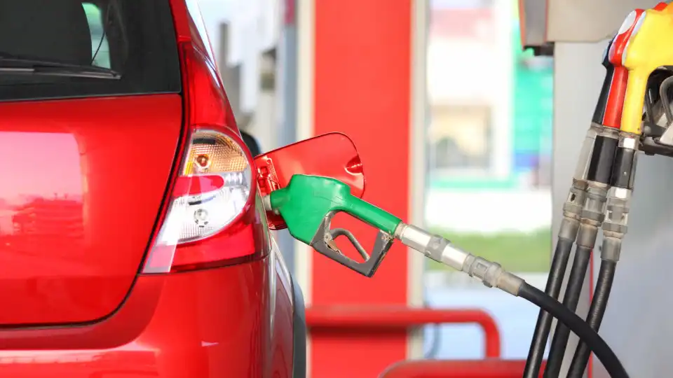 Precisa de atestar? Gasóleo e gasolina não devem mexer esta semana