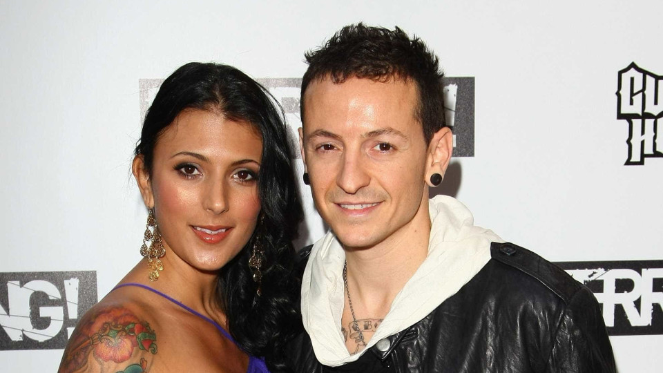 Viúva de Chester Bennington recorda cantor quatro anos após a sua morte