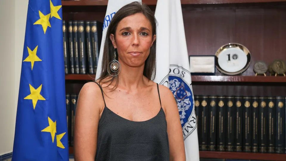 "Gorda fura filas e afins"? "São elas e eles que irão gerir a bazuca"