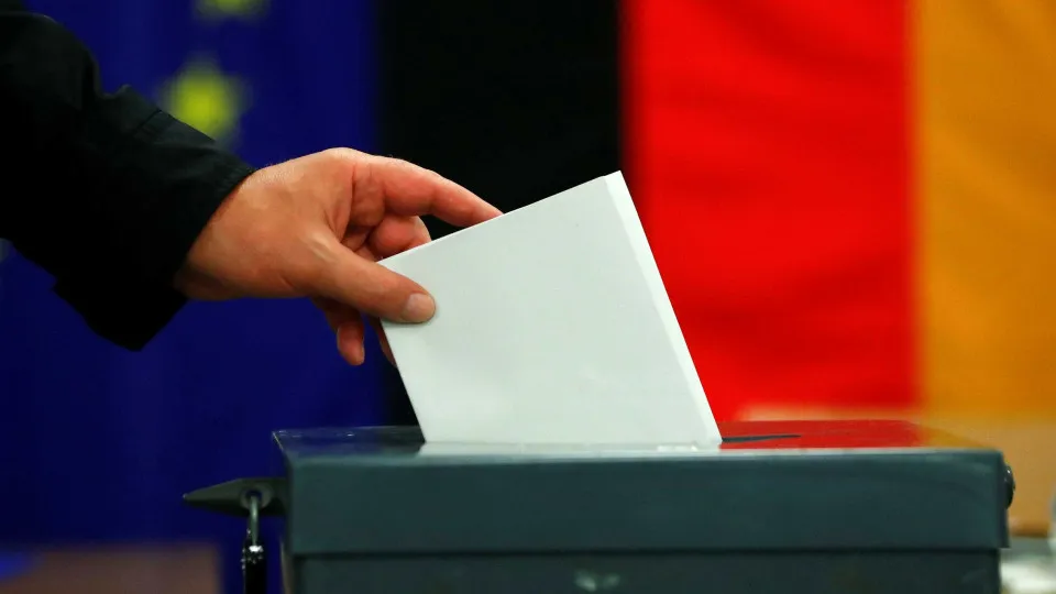 Universitários do Porto voluntários para mesas de voto após apelo