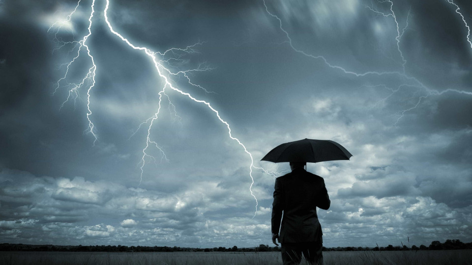 Chuva, trovoada e (até) granizo colocam 11 distritos sob aviso amarelo