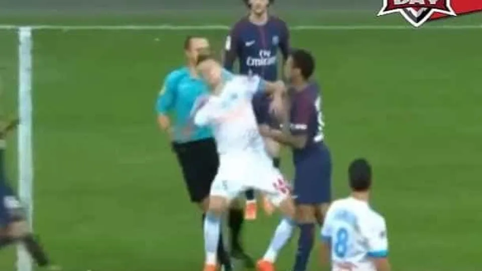 Neymar perdeu a cabeça com Ocampos e acabou expulso
