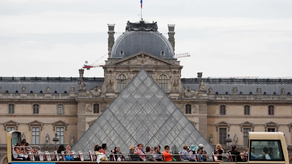 Cinco candidaturas de arquitetos selecionadas para obras do Museu do Louvre