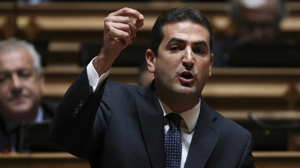 PSD diz que ministro irá ao Parlamento quando deputados quiserem