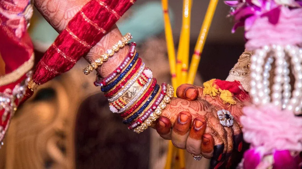 Casamento é cancelado na Índia após pais de noivos fugirem para casar
