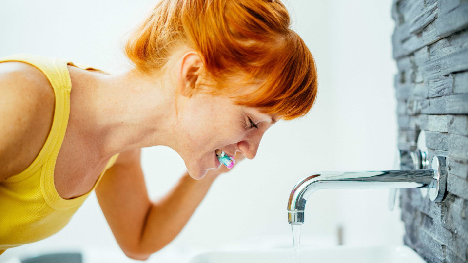 Como o hábito de lavar os dentes pode reduzir o risco de cancro