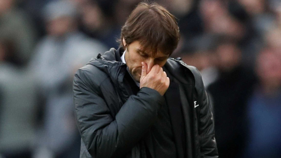 "Juventus chama por Conte", avança a imprensa inglesa