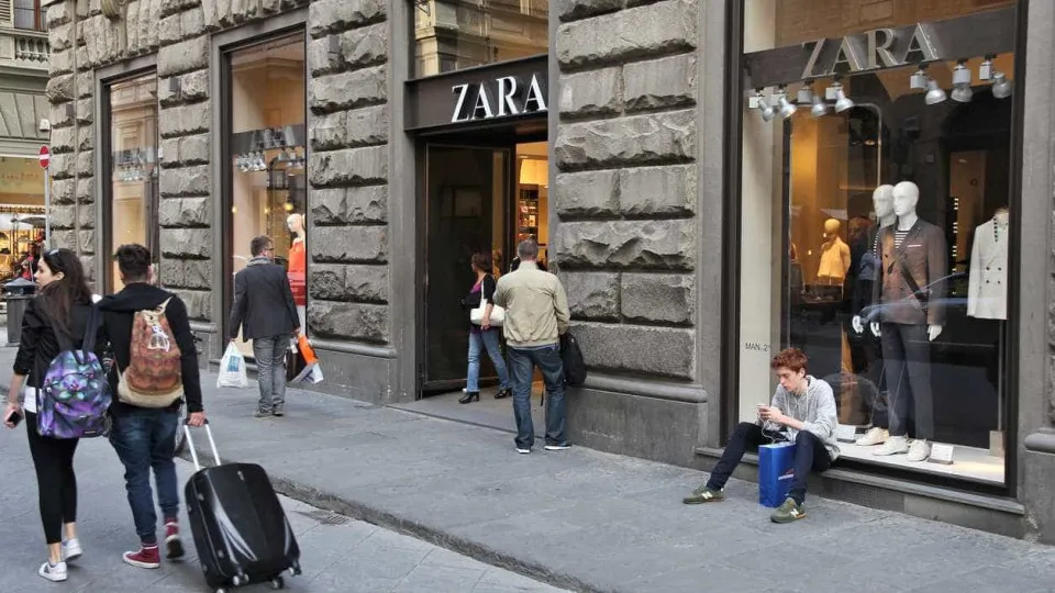Dona da Zara vai vender lojas e Portugal não escapa