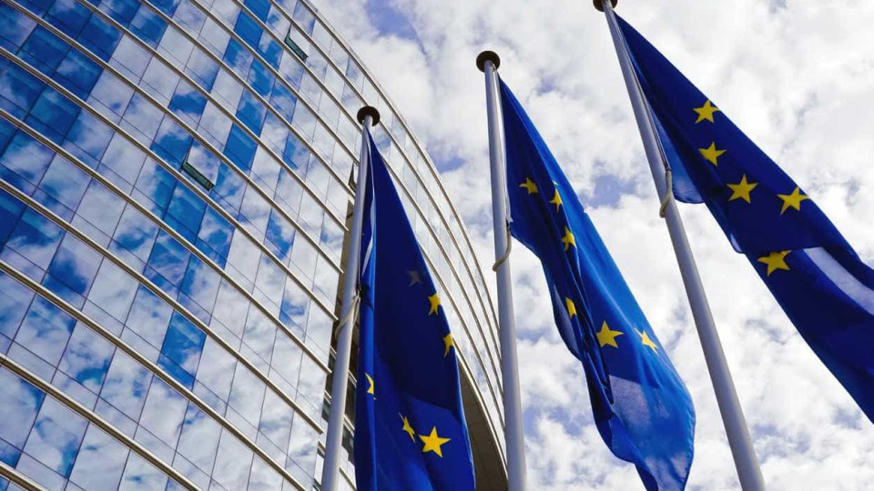 Bruxelas mantém meta de acordo UE-Mercosul apesar de oposição de Milei