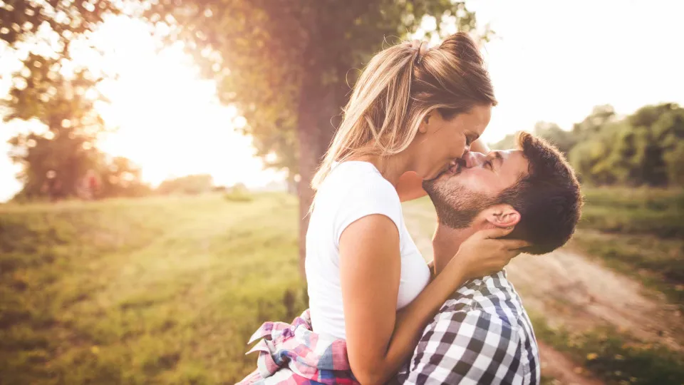 Sabe quantas calorias se perde por cada beijo?