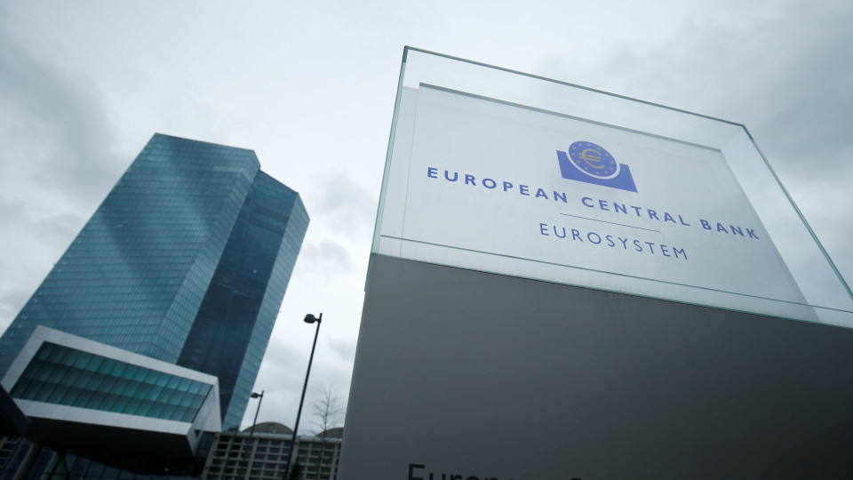 BCE deverá hoje manter política monetária e discutir estratégia