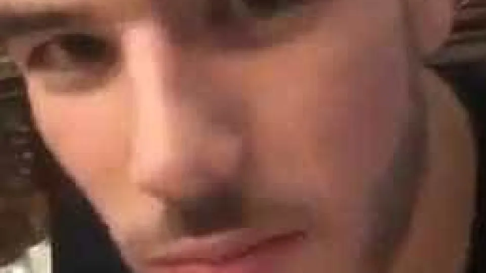 Theo Hérnandez ficou com esta cara quando o irmão gozou com o Real Madrid