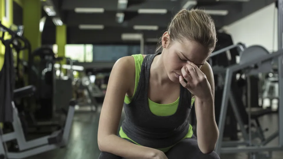 Porque ficamos com dores de cabeça depois de treinar?