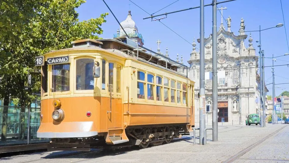 Câmara do Porto discute atualização de preços do elétrico
