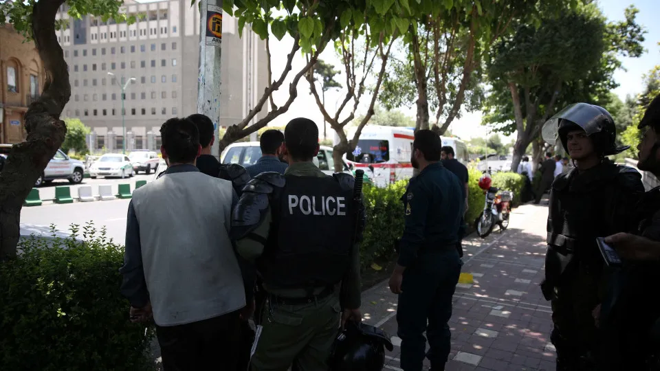 polícia iraniana, parlamento irão