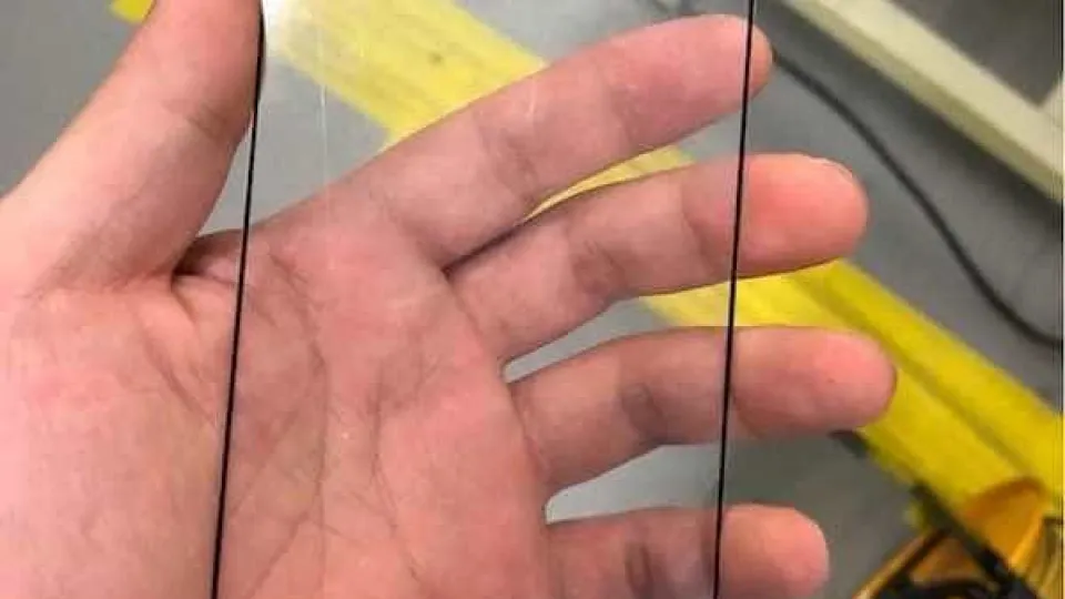 Nova imagem parece confirmar existência de um iPhone X maior
