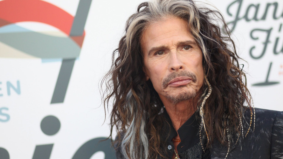 Steven Tyler fica doente e obriga Aerosmith a cancelar concerto