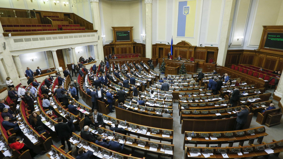 Parlamento ucraniano pede rejeição de eleições em regiões ocupadas