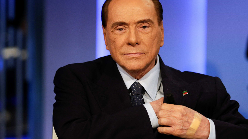 Silvio Berlusconi está hospitalizado desde segunda-feira