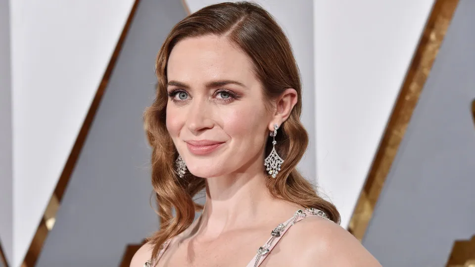 Emily Blunt revela que vai fazer uma pausa na carreira: "Custo emocional"