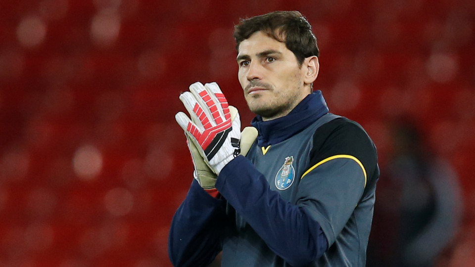 Oficial: Casillas renova com o FC Porto