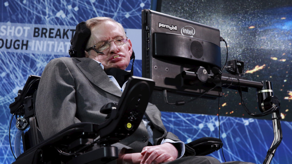 Voz de Stephen Hawking será enviada para buraco negro