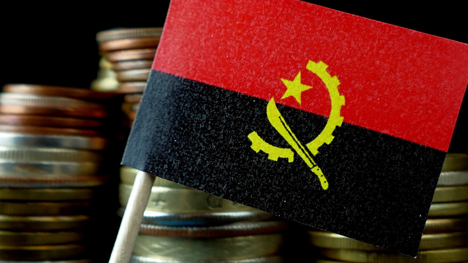 Angola passa de défice a excedente nas contas públicas este ano