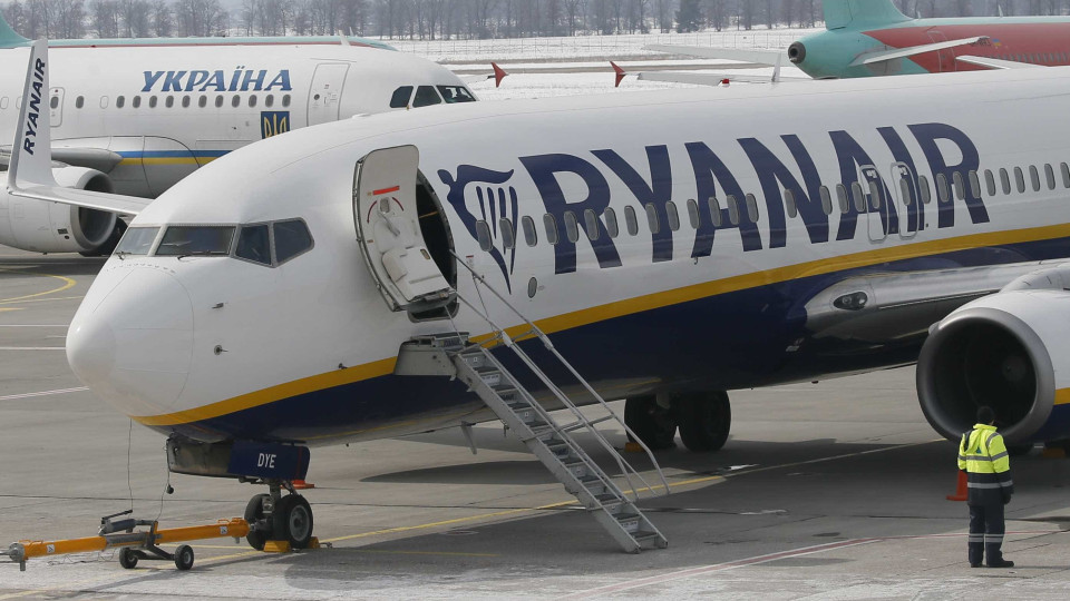 Greves de pilotos da Ryanair cancelam quase 400 voos na sexta