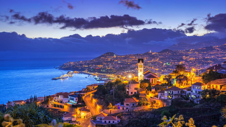 Floristas do Funchal recebem Medalha de Mérito Turístico municipal