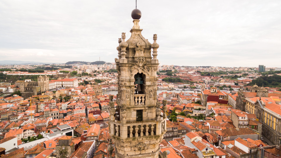 Projeto de inclusão na Torre dos Clérigos chumbado 