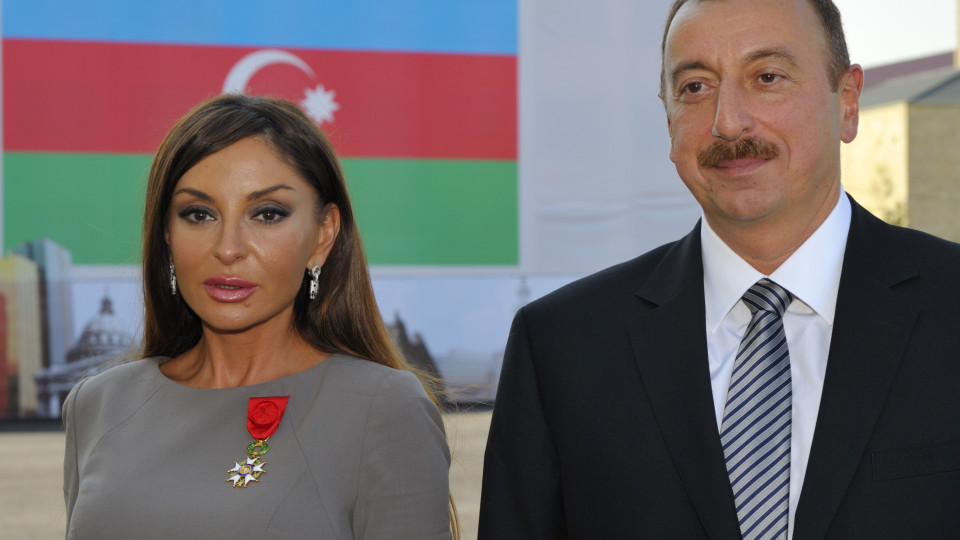Reeleição do Presidente do Azerbaijão com "graves irregularidades" 