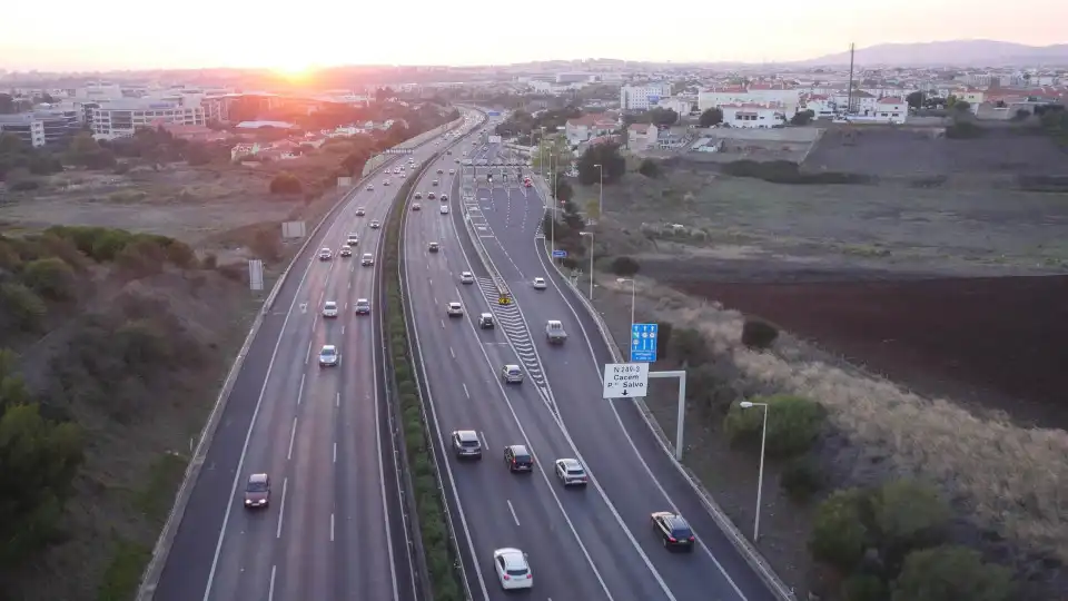 Oeiras. Colisão de 8 veículos deixa trânsito "muito condicionado" na A5