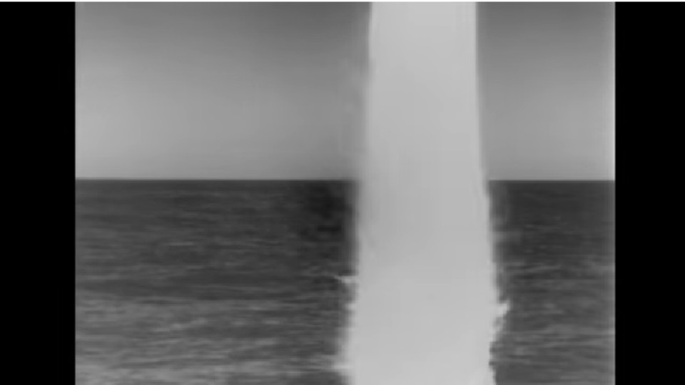 O momento em que submarino dos EUA lança míssil contra a Síria