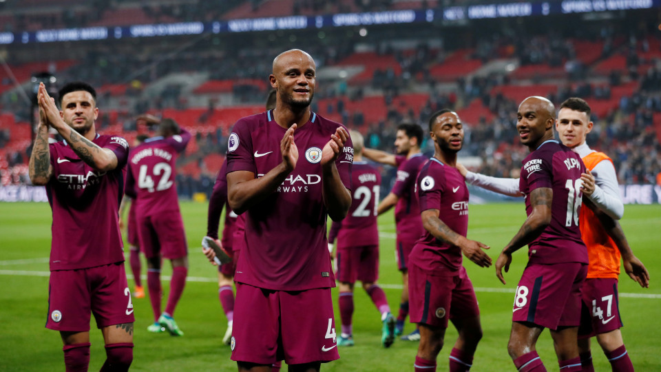 Manchester City conquista a Premier League no… sofá