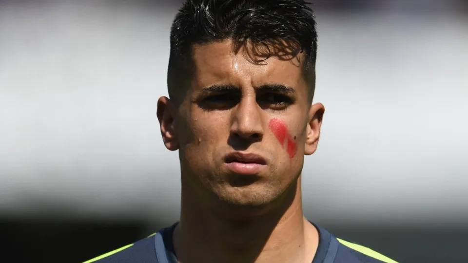 Sabe por que os jogadores da Serie A apareceram pintados de vermelho?