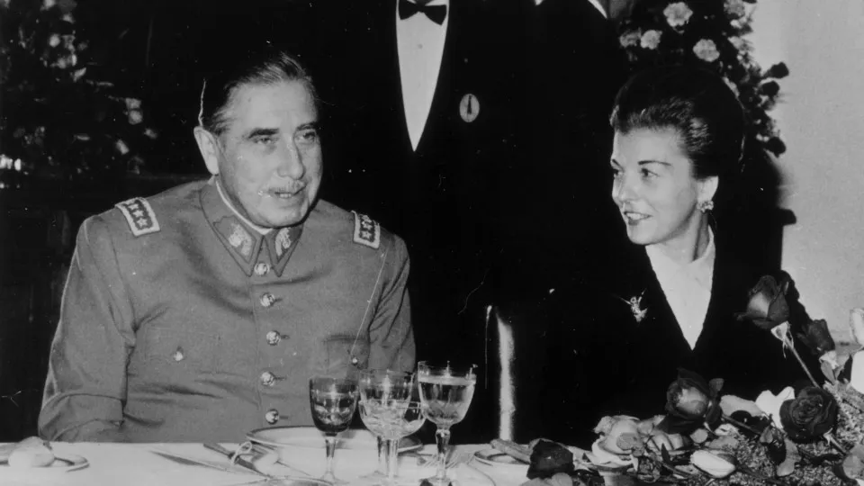 Diploma polémico prevê penalizar quem apoiar ditadura de Pinochet