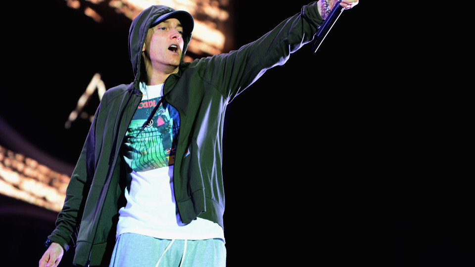 Eminem celebra conquista na luta contra o álcool e as drogas