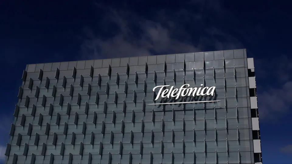 Lucros da Telefónica caem 21,7% até setembro, para 989 milhões