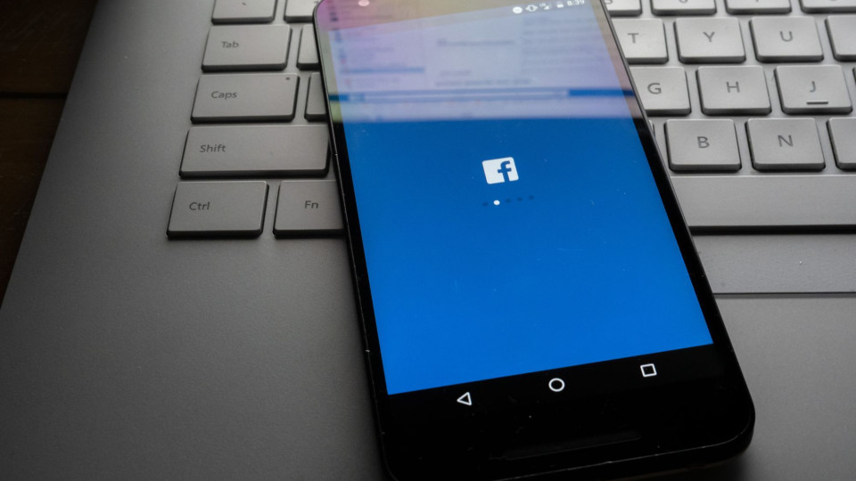 Apagão no Facebook deveu-se a "alteração de configuração defeituosa"