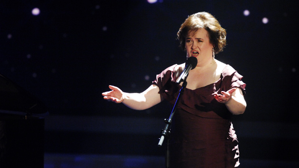 Susan Boyle faz rara aparição 13 anos após 'Britain's Got Talent'