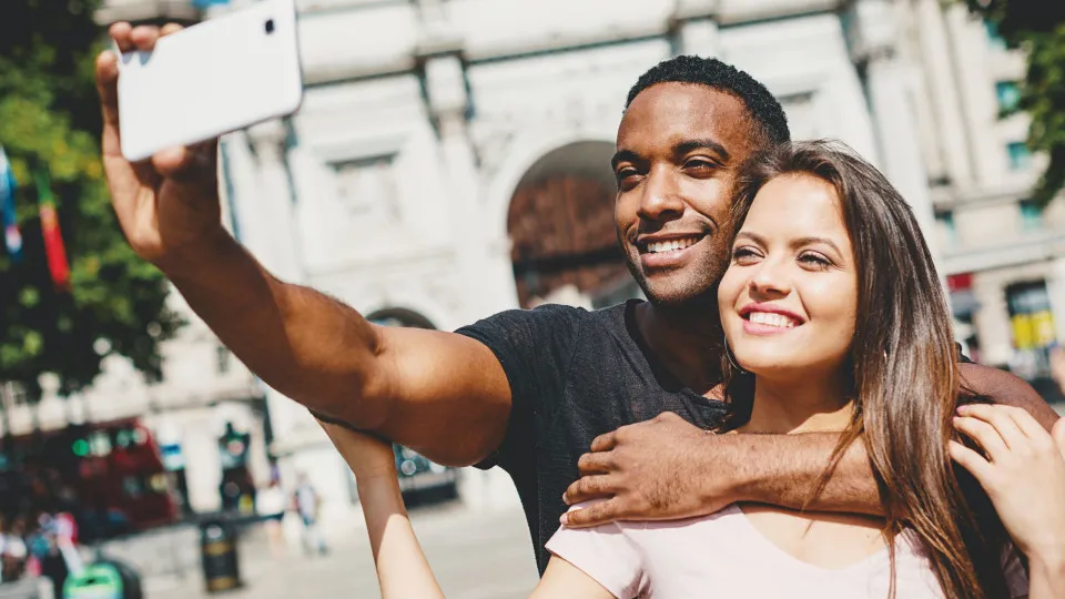 Millennials estão a perder a virgindade muito mais tarde que os pais