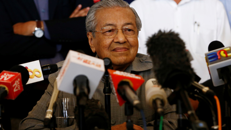 Primeiro-ministro da Malásia renuncia ao cargo