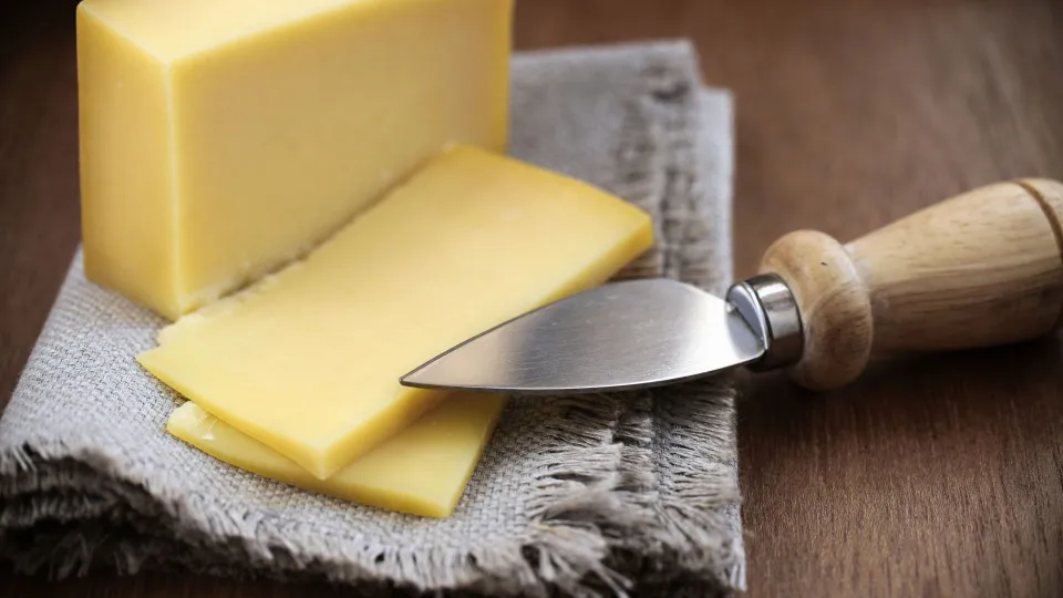 Podemos congelar queijo? Sim, mas há formas certas de o fazer