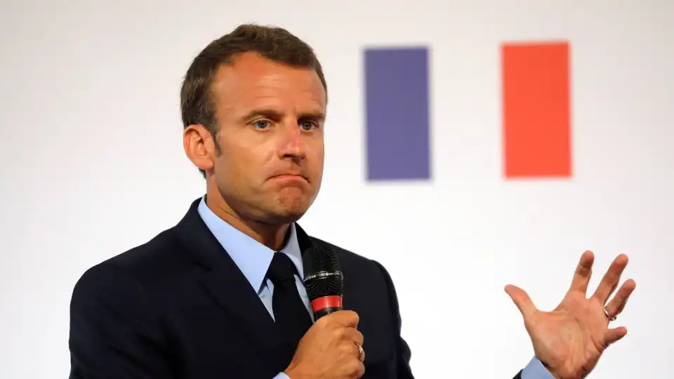 França. Autarca abre museus sob críticas do partido de Macron