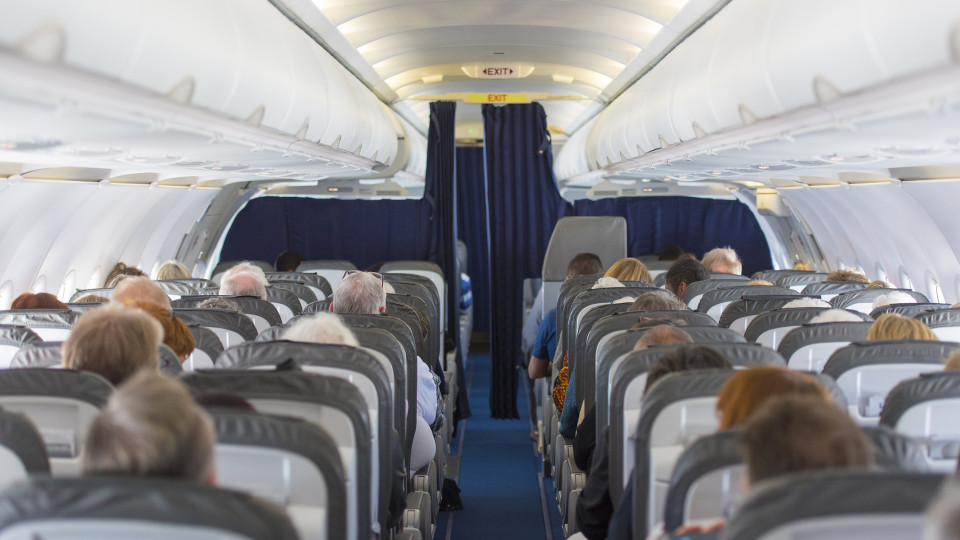 Aprovada proposta para registo de identificação dos passageiros aéreos