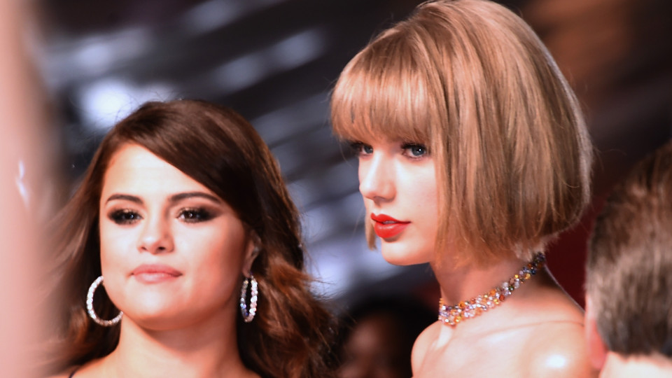 Mãe de Selena comenta relação da filha com Taylor Swift